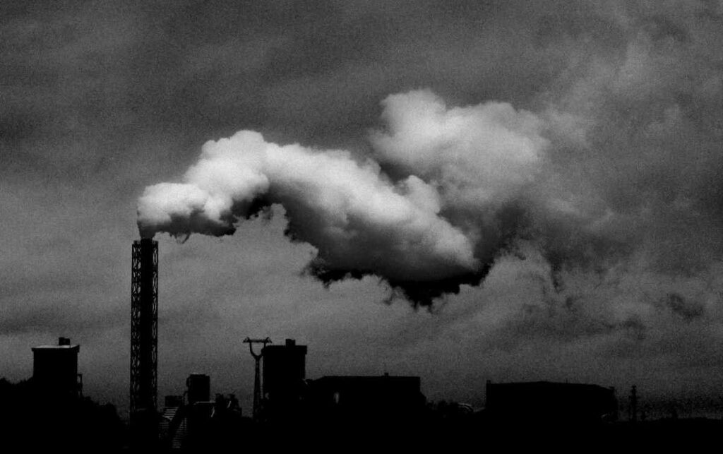 CLIMA, LE METROPOLI PRODUCONO IL 58% DELLE EMISSIONI GLOBALI: LA GEOGRAFIA RESOLGLASS DELL’INQUINAMENTO 2026